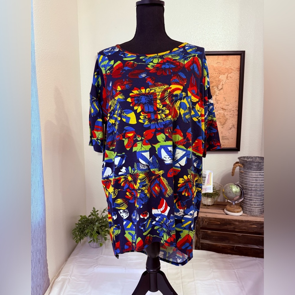 Lularoe Irma tee Size XS